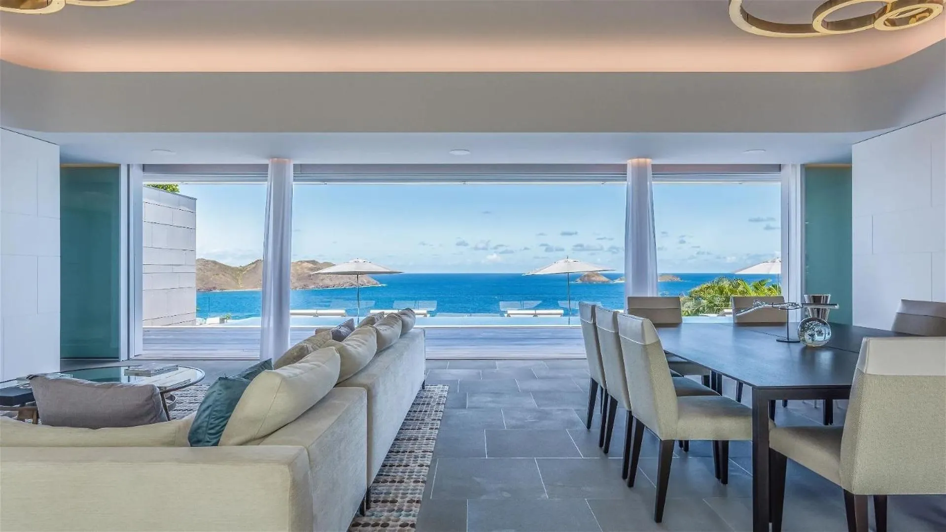Luxurious Oceanfront Villa In Anse Des Cayes St. Barthelemy サン・バルテルミー島