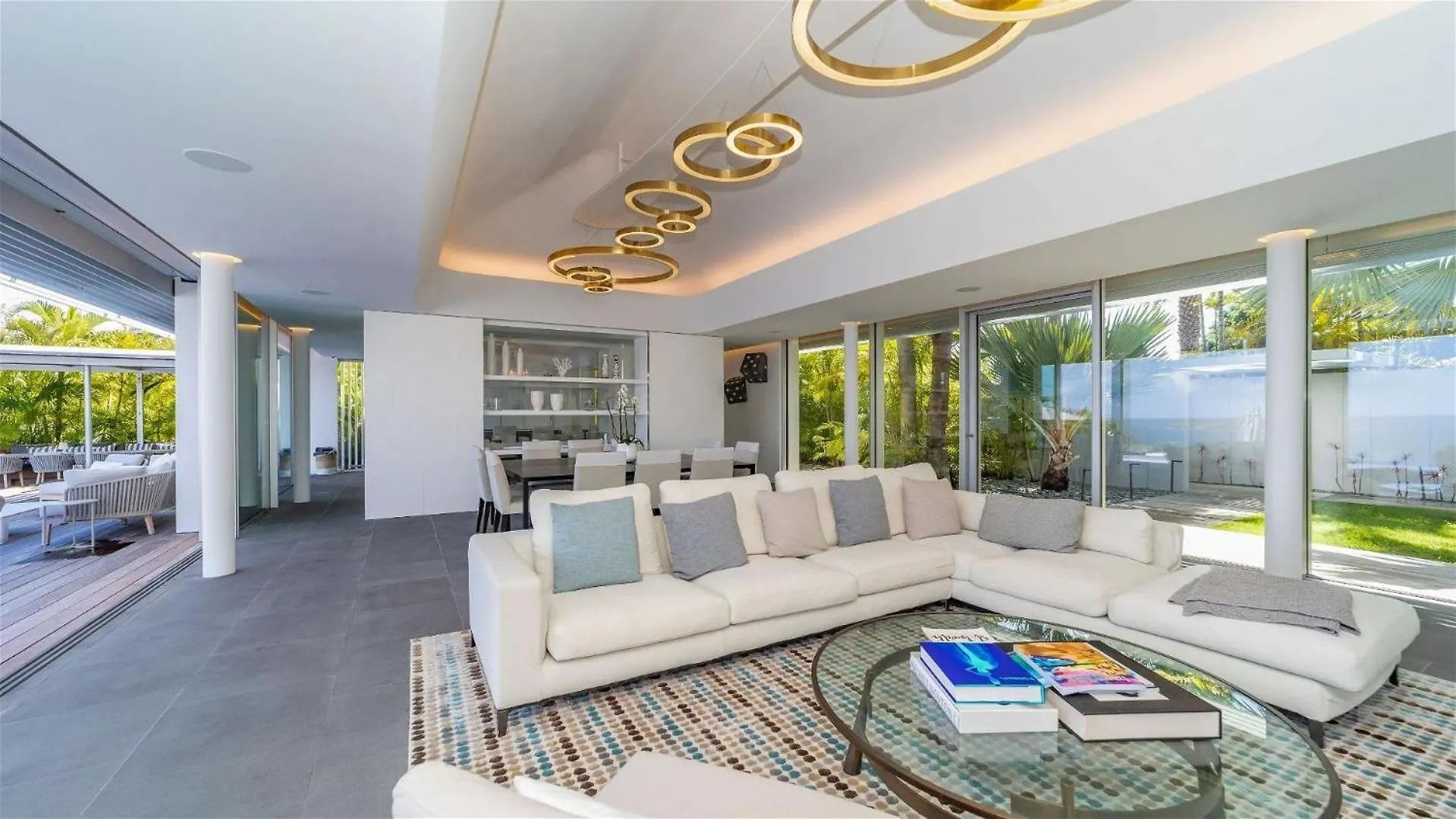 Luxurious Oceanfront Villa In Anse Des Cayes St. Barthelemy サン・バルテルミー島