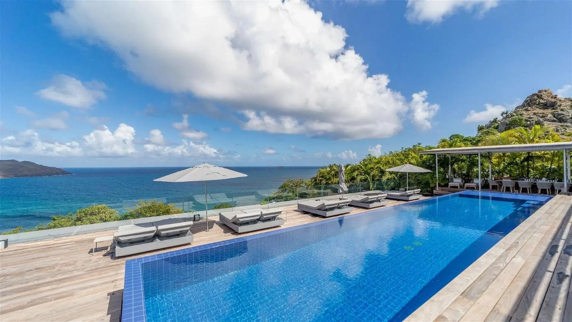 Luxurious Oceanfront Villa In Anse Des Cayes St. Barthelemy サン・バルテルミー島