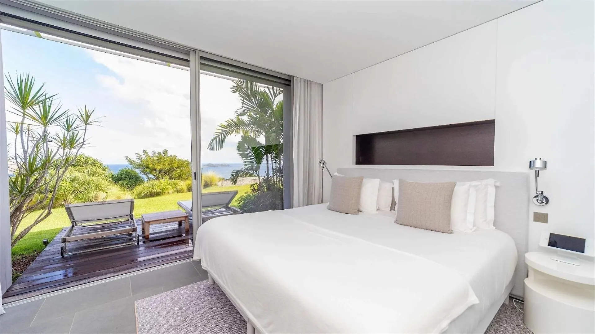 Luxurious Oceanfront Villa In Anse Des Cayes St. Barthelemy サン・バルテルミー島